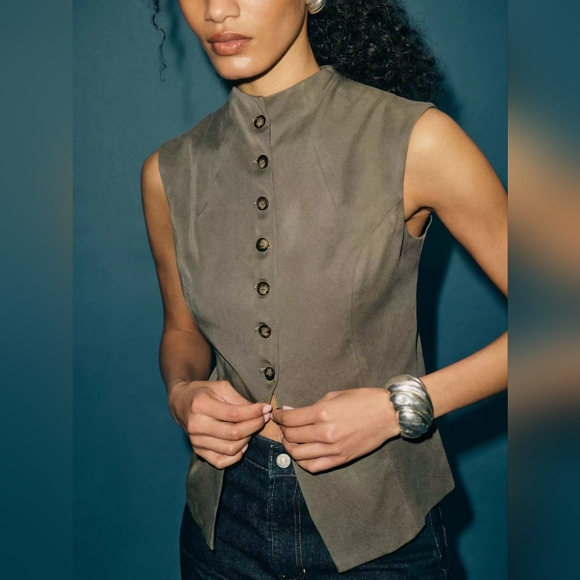 Reformation Lottie Vest - Picture 2 of 9